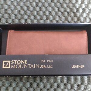 'Stone Mountain' Black and Tan Women's Leather Wallet!